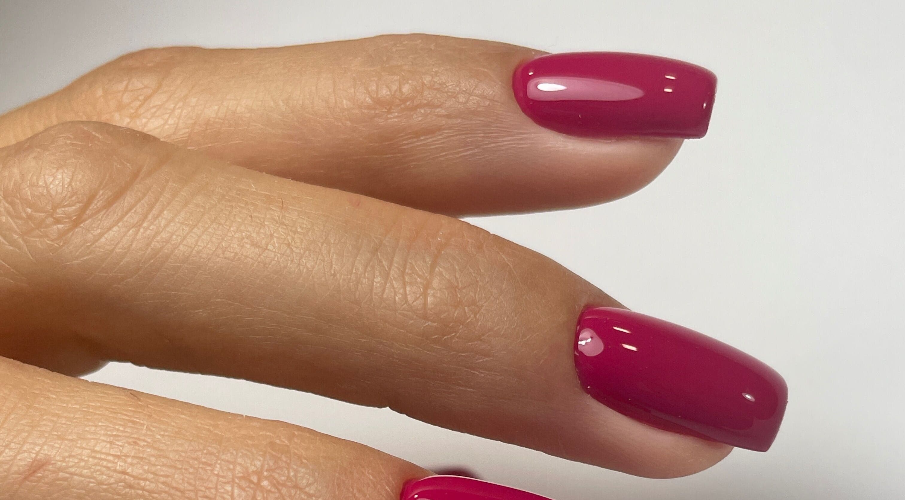 Маникюр с тъмнорозов лак в Студио за маникюр/педикюр Wisteria Garden, Gotse Delchev, Blagoevgrad, BG.