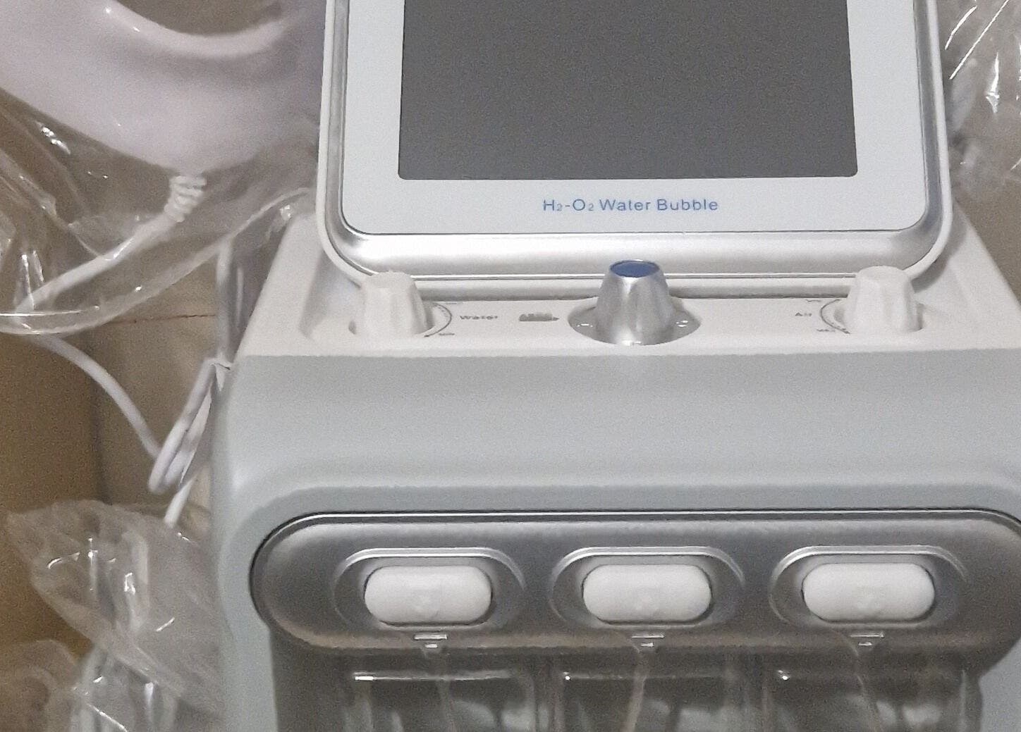 Hydro-oxygen beauty machine at Smooth n Shine Beautyz in Bradford, England, GB, enhancing skin care services.