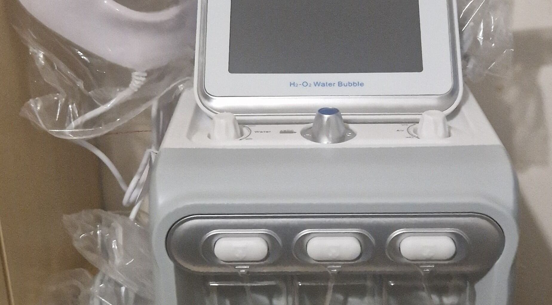 Hydro-oxygen beauty machine at Smooth n Shine Beautyz in Bradford, England, GB, enhancing skin care services.