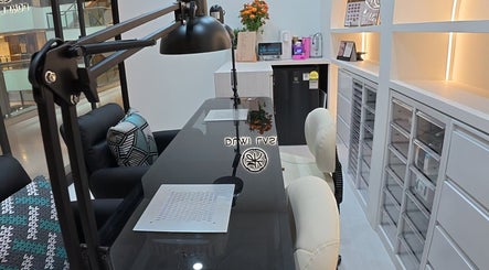 Dumi Lash image 2
