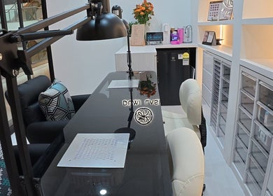 Modern interior at Dumi Lash in Singapore, Singapore, SG with stylish black and white furnishings.