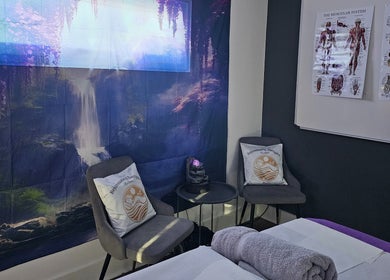 Tranquil therapy room at Rejuvenating Therapies, Bangor, Northern Ireland, GB with soothing decor and seating.