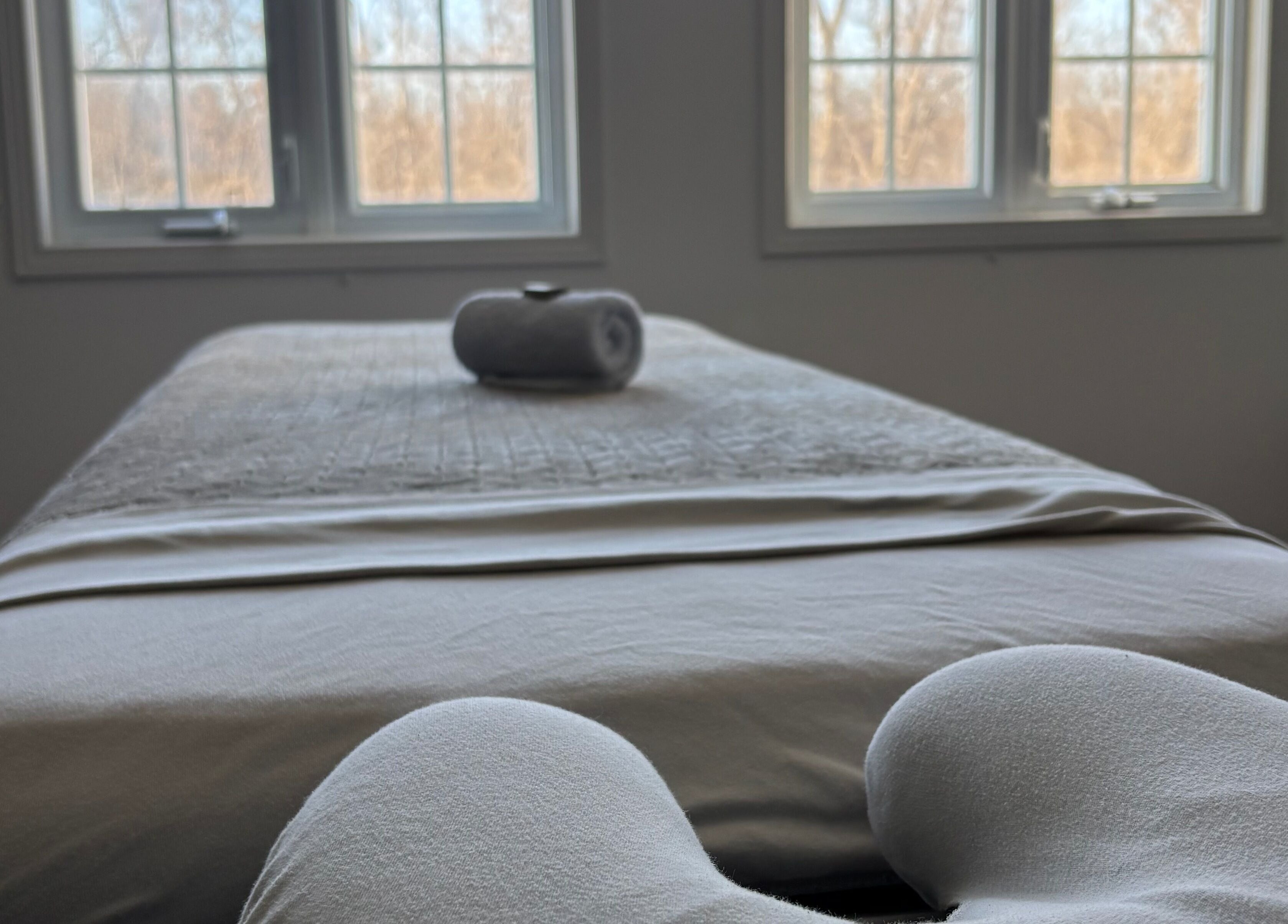 Tranquil massage room at Aylmer / Plateau in Gatineau, Québec, CA with a peaceful, sunlit ambiance.
