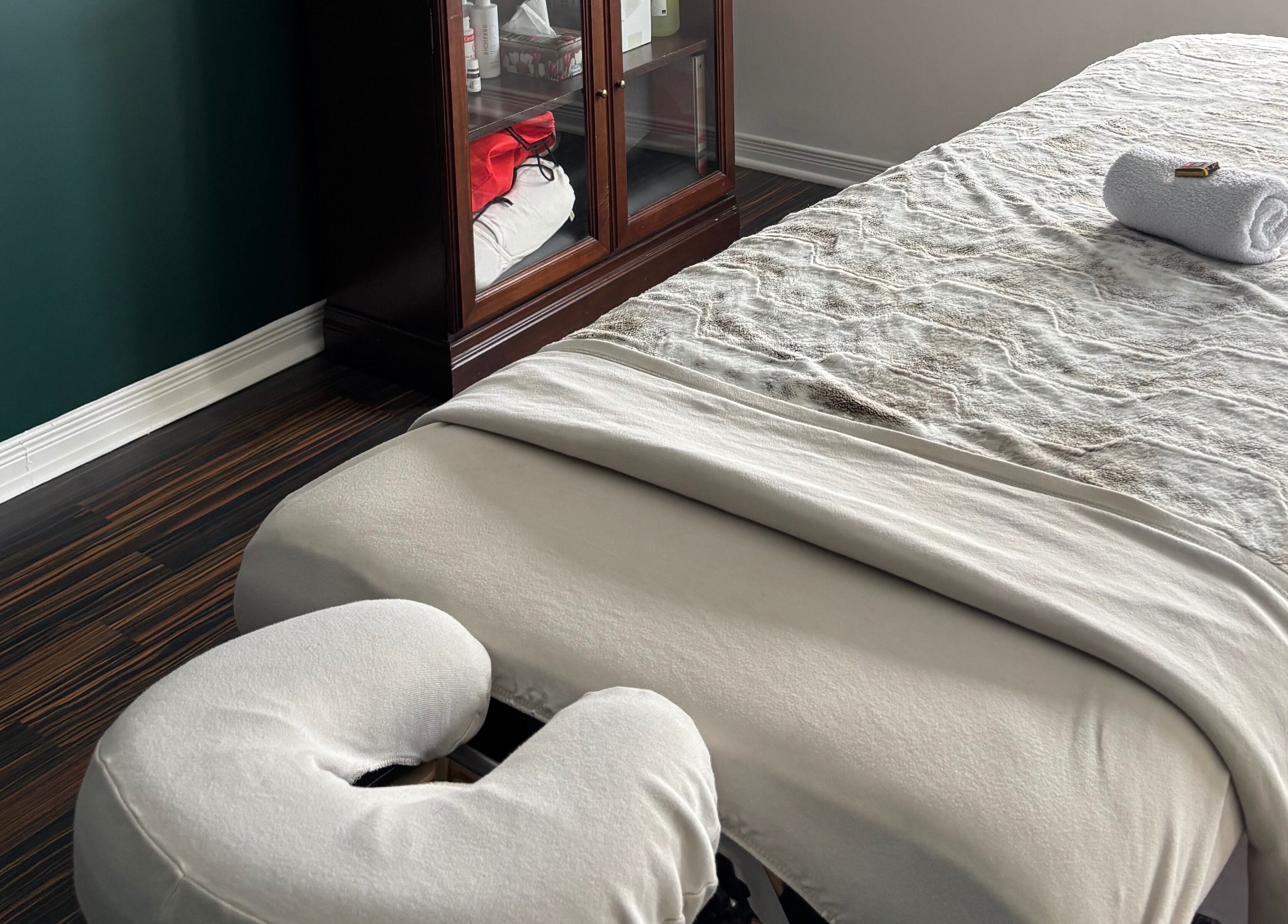 Relaxing massage room at Aylmer / Plateau, Gatineau, Québec, CA, featuring a cozy massage bed and warm decor.