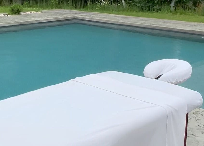 Relaxing poolside massage setup at Massothérapie Amanda Côté in Gatineau, Québec, CA.