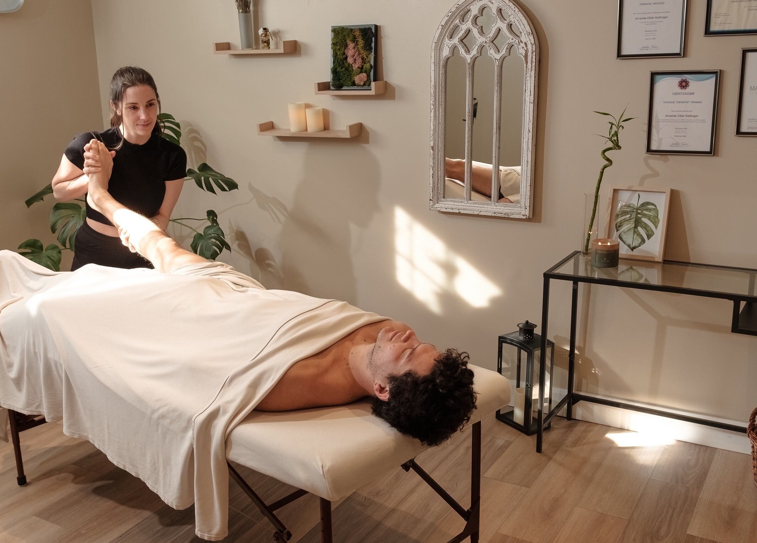 Massage therapy session at Massothérapie Amanda Côté in Gatineau, Québec, CA. Relaxing ambiance with natural decor.