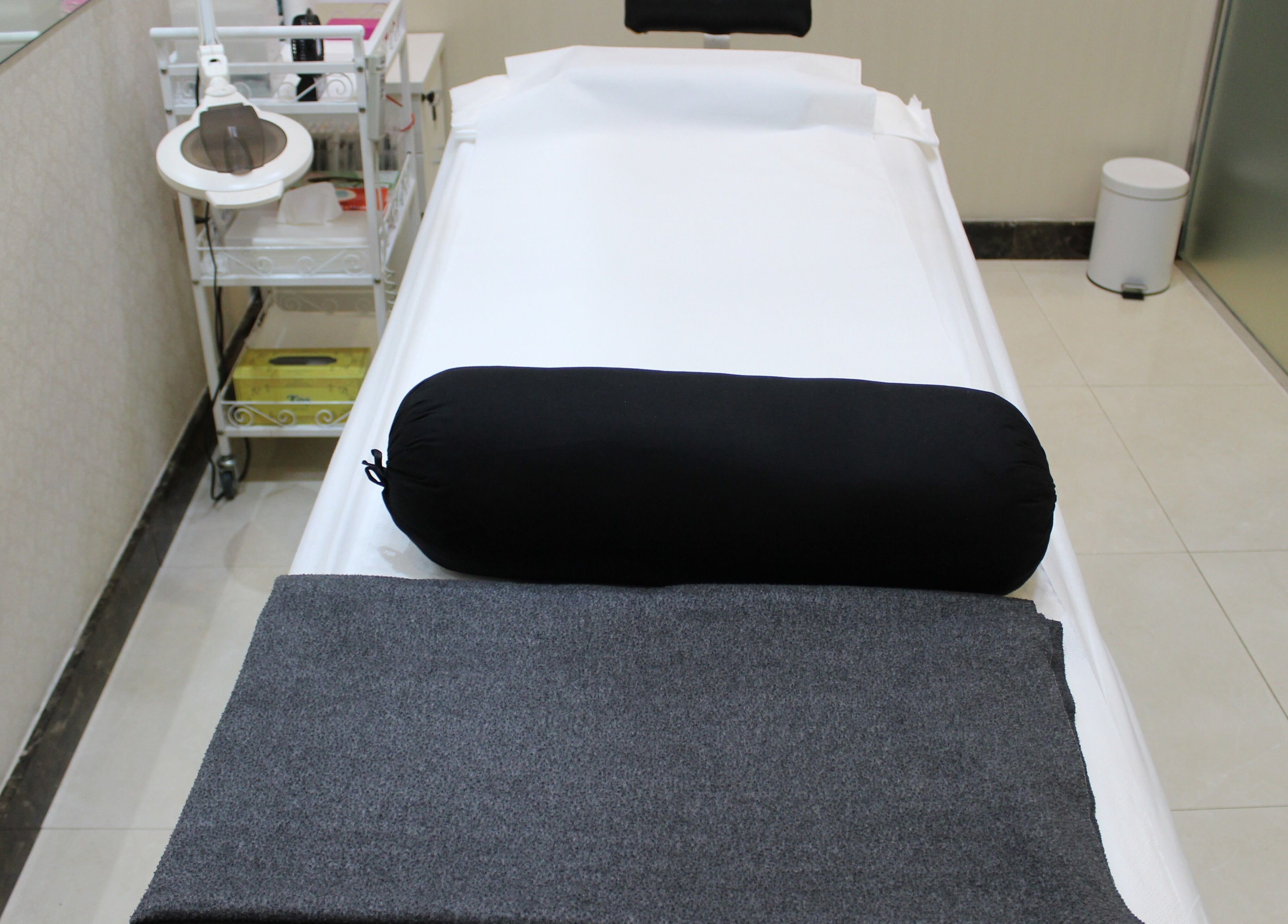 Relaxing spa bed at Eyelash Extension Center, Muhairy Center, Abu Dhabi, AE, ready for treatments.