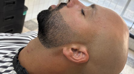Barba bem delineada em J.E Estetica e Barbearia, Amora, Setúbal, PT. Serviço profissional e estiloso.