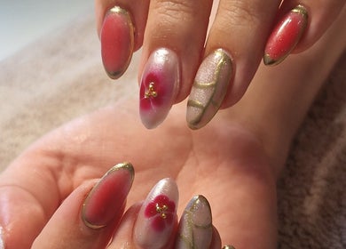 Elegant floral nail art at Chloe's in Woodville, England, GB, showcasing vibrant colors and intricate designs.