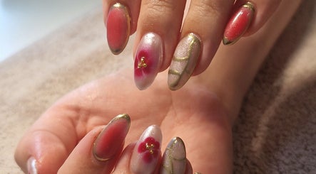 Elegant floral nail art at Chloe's in Woodville, England, GB, showcasing vibrant colors and intricate designs.