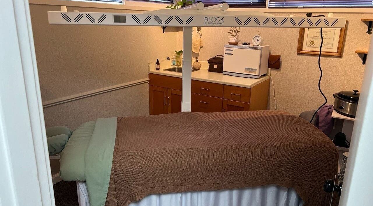 Cozy massage room at Bayside Massage Therapy in San Anselmo, California, US with a comfortable treatment bed.