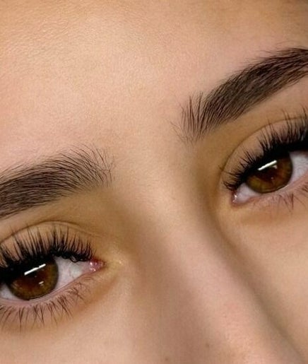 Lashcious Eyelash Extension image 2