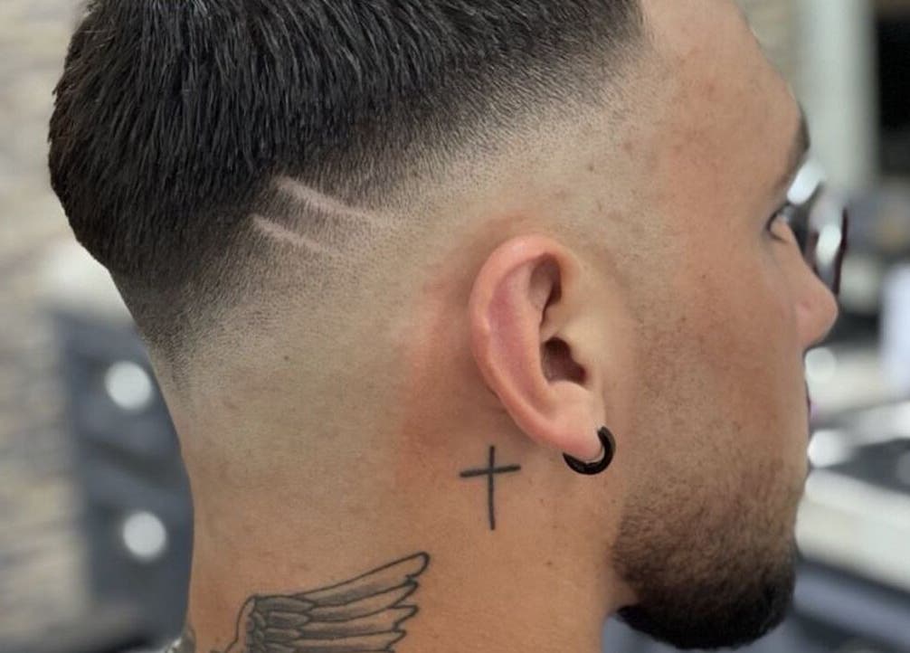 Strakke fade kapsel bij Konings Barbier, Zevenhuizen, Zuid-holland, NL voor een moderne look.