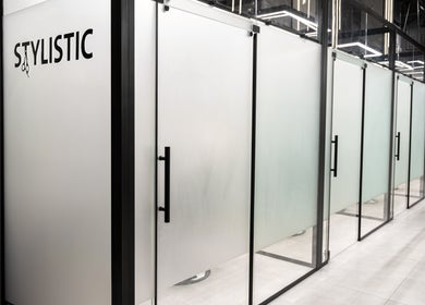 ممر زجاجي في Stylistic Barbershop، الرياض، منطقة الرياض، السعودية.