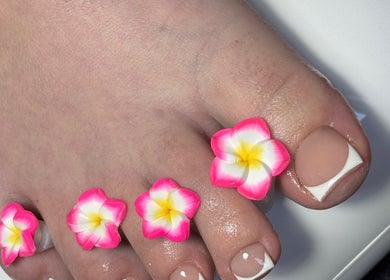 Floral pedicure at Beauty Studio by Ellie Cook in Havant, England, GB. Vibrant nail art with pink flowers.