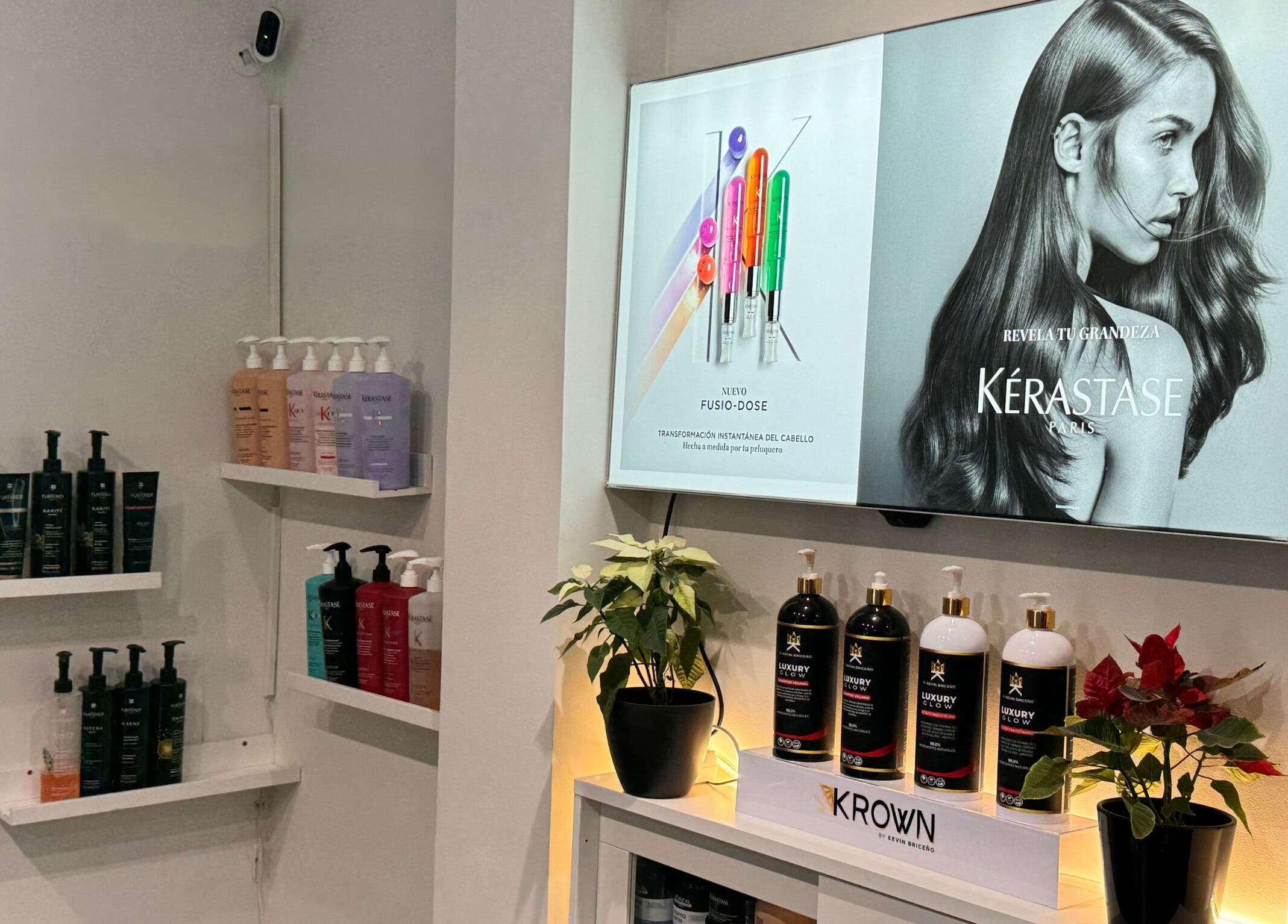 Exhibición de productos Kérastase en Krown by Kevin Briceño Peluqueria y Spa, Madrid, Comunidad De Madrid, ES.