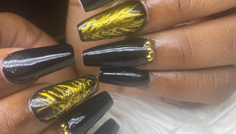 Vivid Nails Studio image 1
