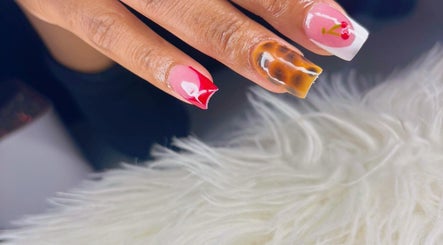 Vivid Nails Studio image 2