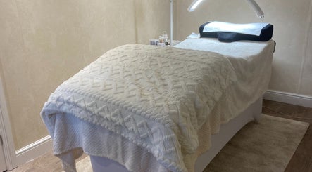 Relaxing treatment room at Bexi's Beauty Bar, London, England, GB, with cozy blankets and soothing decor.