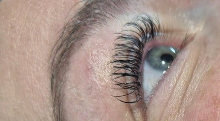 Imagen 2 de BeautiFul Lashes by Becky Ford