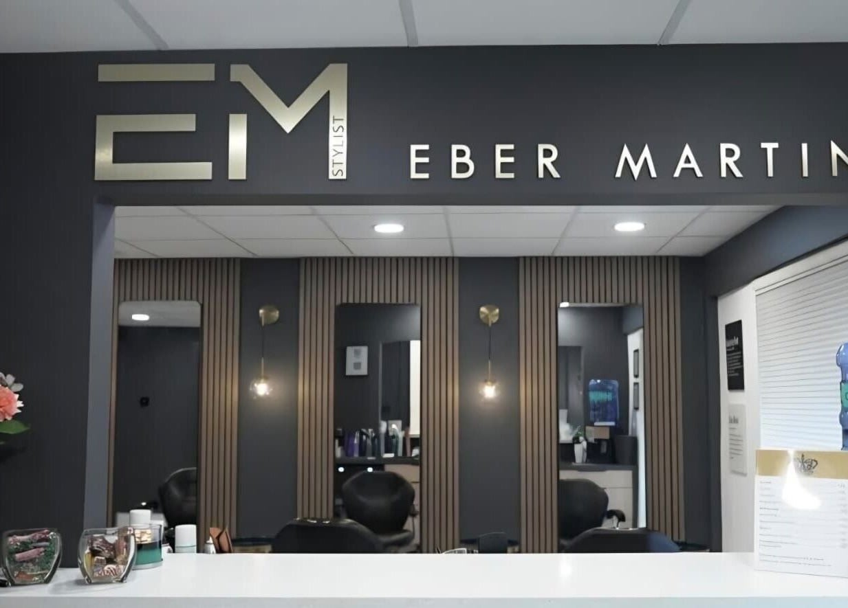 Recepción en Eber Martini Stylist, Miami, Florida, US. Decoración moderna y acogedora.