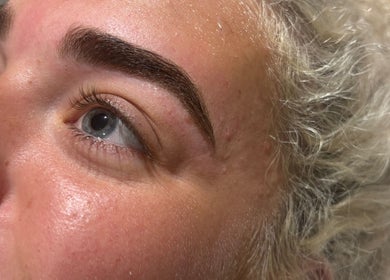 Perfectly shaped eyebrows highlighted at A.M Beauty, Hinckley, England, GB for stunning enhancement.
