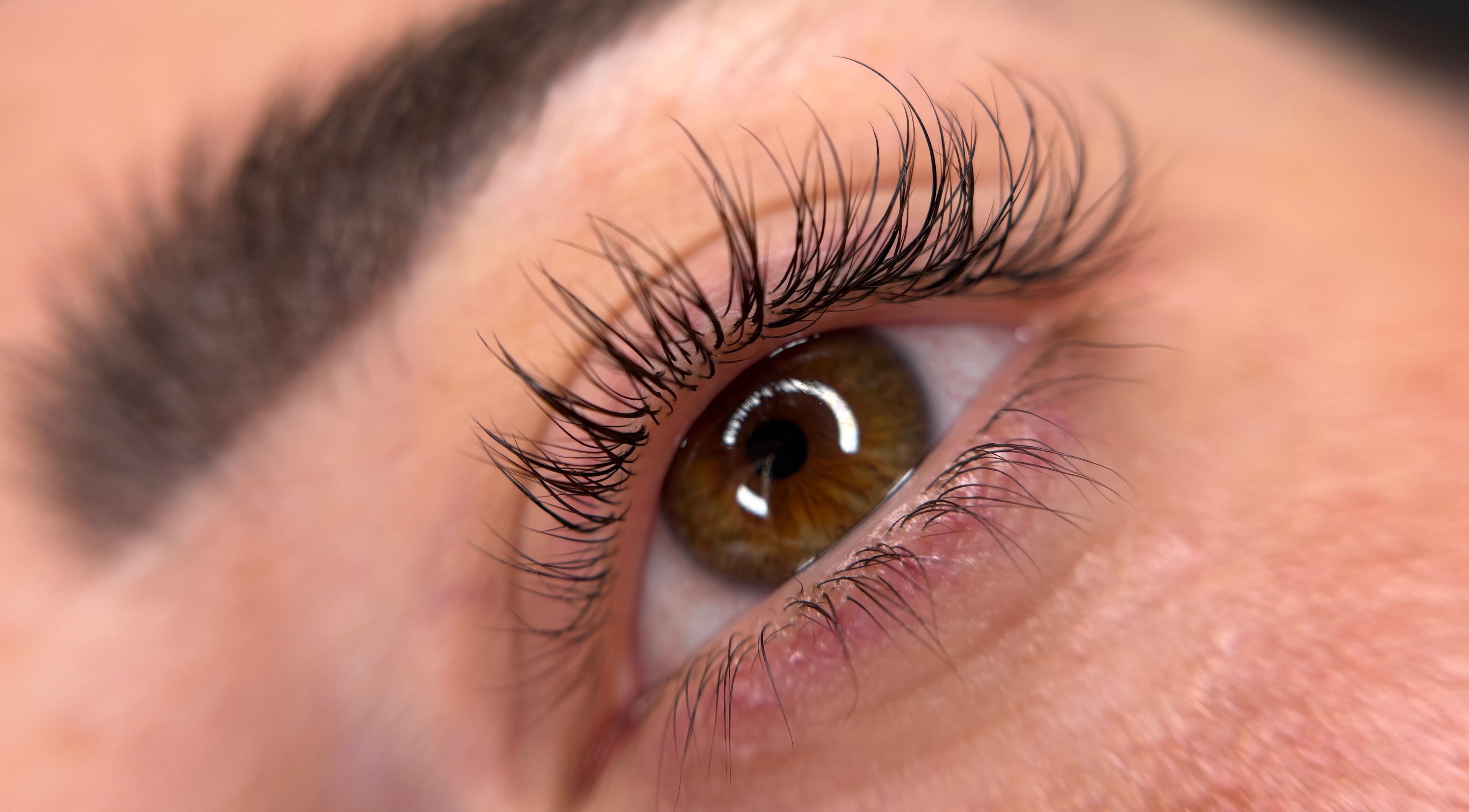 Pestañas detalladas en Noelia Guerrero, Córdoba, Andalucía, ES, resaltando belleza natural.