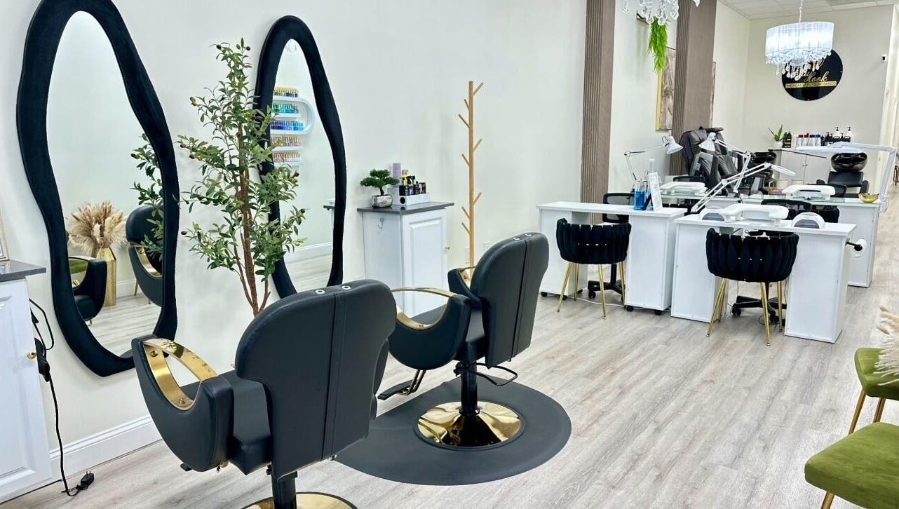 Interior elegante de Daylook: The Beauty in Your Hands, Miami, Florida, US. Espacio sofisticado y moderno.