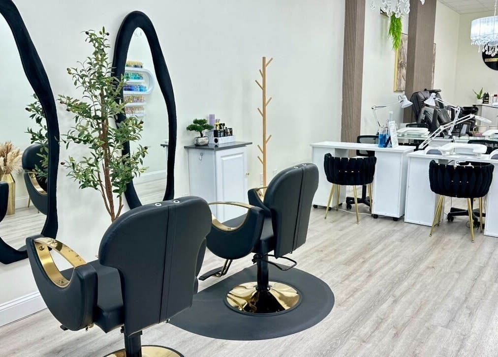 Interior elegante de Daylook: The Beauty in Your Hands, Miami, Florida, US. Espacio sofisticado y moderno.