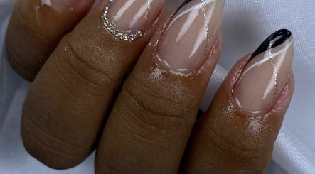 Jo Nogueira Nails Designer image 2