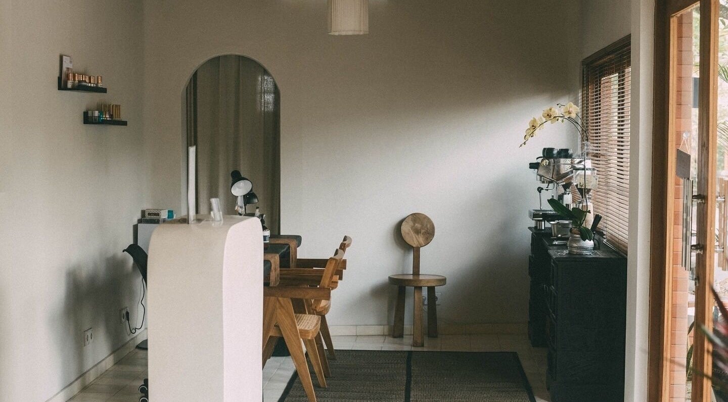 Cozy interior of Studio SAMĀ Nails & Coffee [Nyuh Kuning], Bali, Bali, ID with wooden furniture and soft lighting.