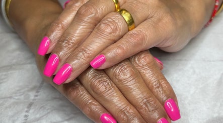 Dee’s Beauty’s, bilde 3