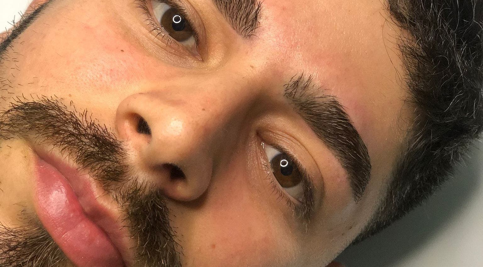 Design de sobrancelhas em Mayara Moura - Design de sobrancelhas, Setubal, Setúbal, PT. Serviço especializado.