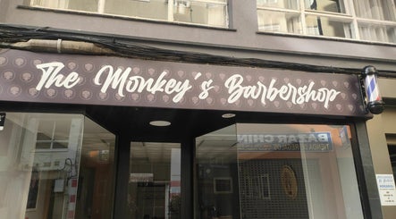 The Monkeys Barbershop – obraz 3