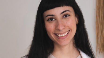 Smiling therapist at Filha de Gaia - Lorrayne Terapeuta in Dublin, County Dublin, IE.