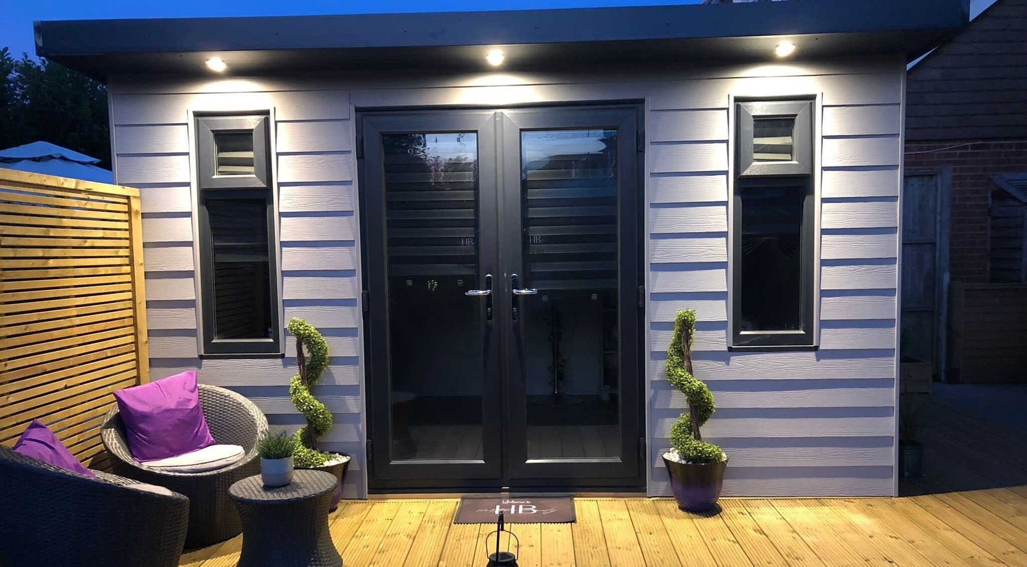 Elegant entrance of Horton’s Beauty in Havant, England, GB. Cozy seating with modern decor.