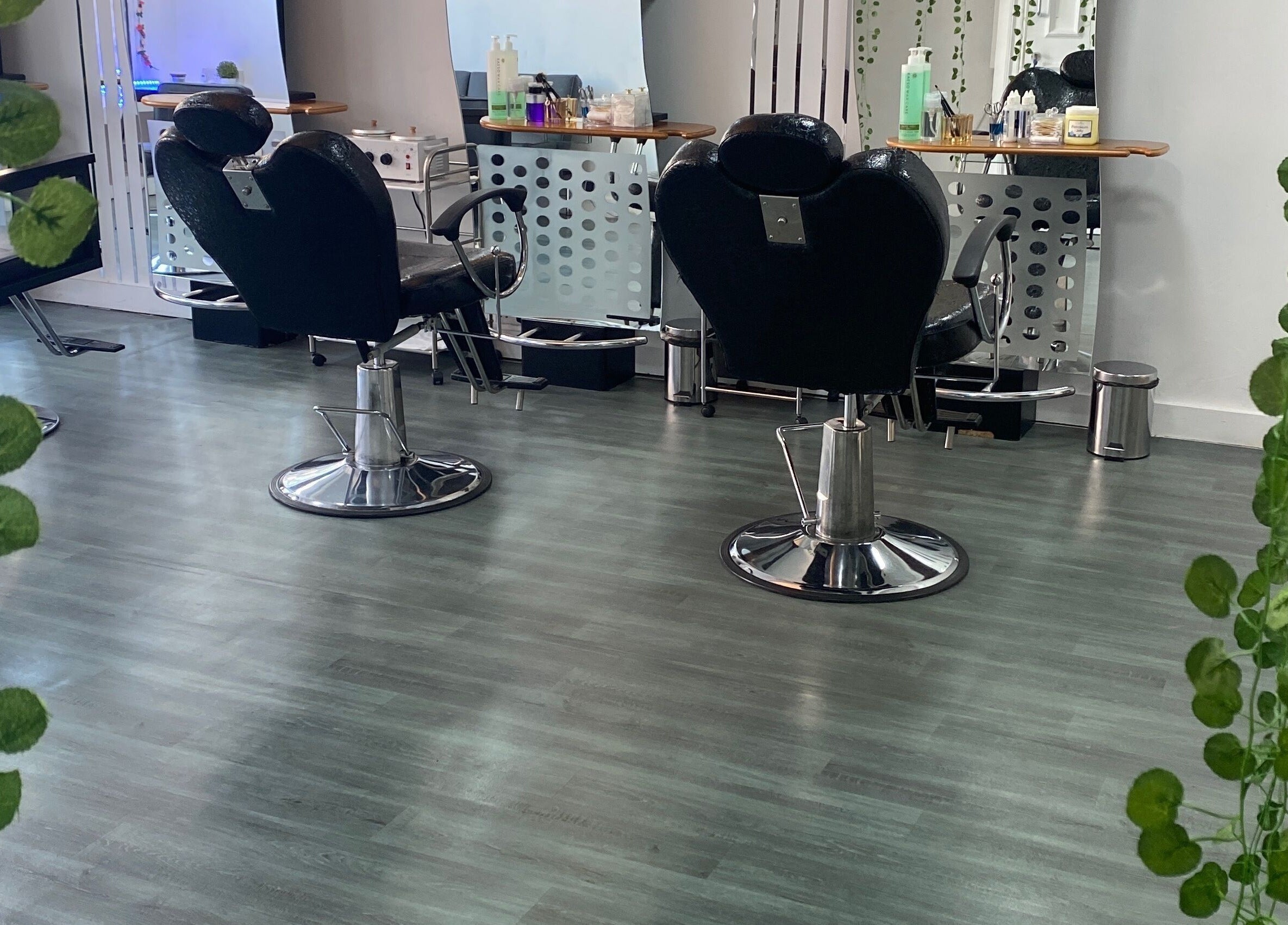 Stylish hair salon setup at 264 London road Westcliff-On-Sea, Southend-on-sea, England, GB with black chairs.