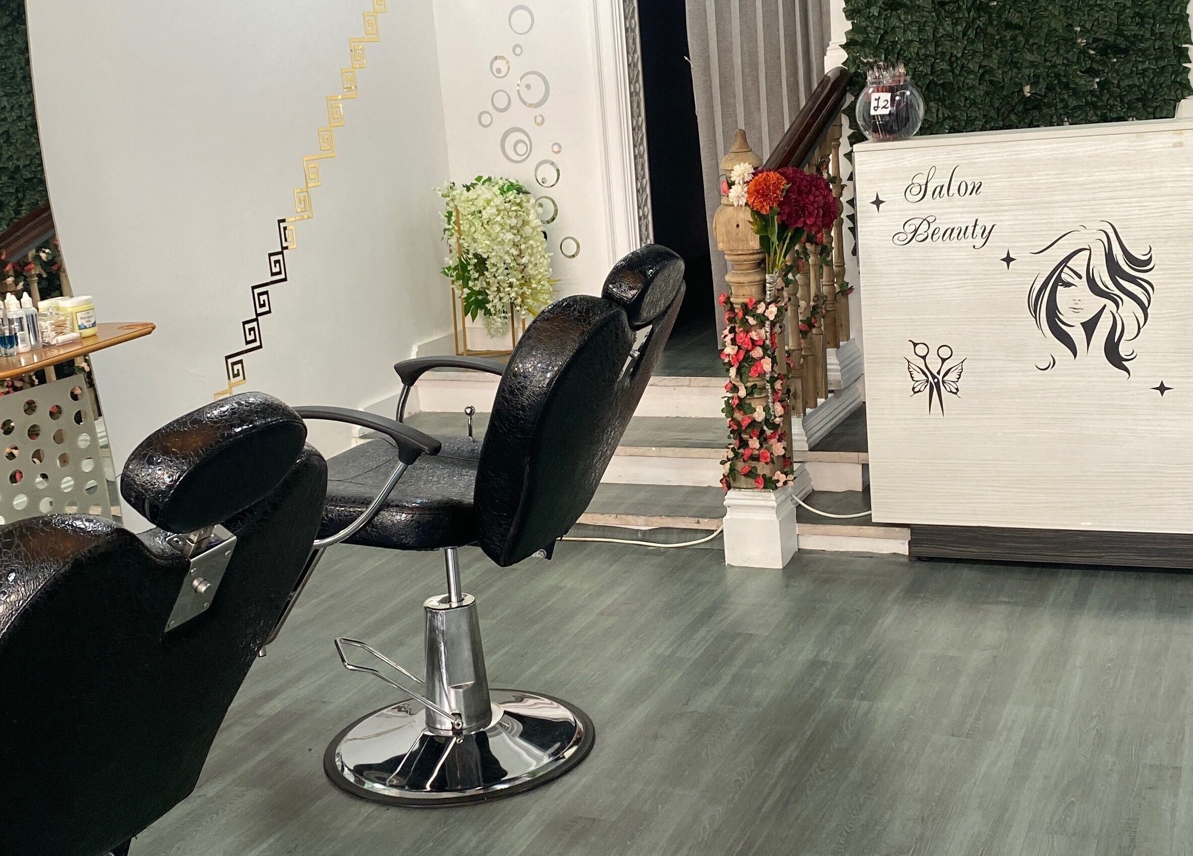 Modern salon at 264 London road Westcliff-On-Sea, Southend-on-sea, England, GB with stylish decor and seating.