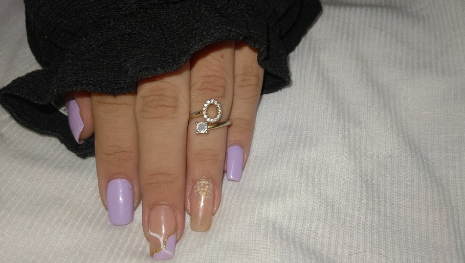 CarlyNails image 1