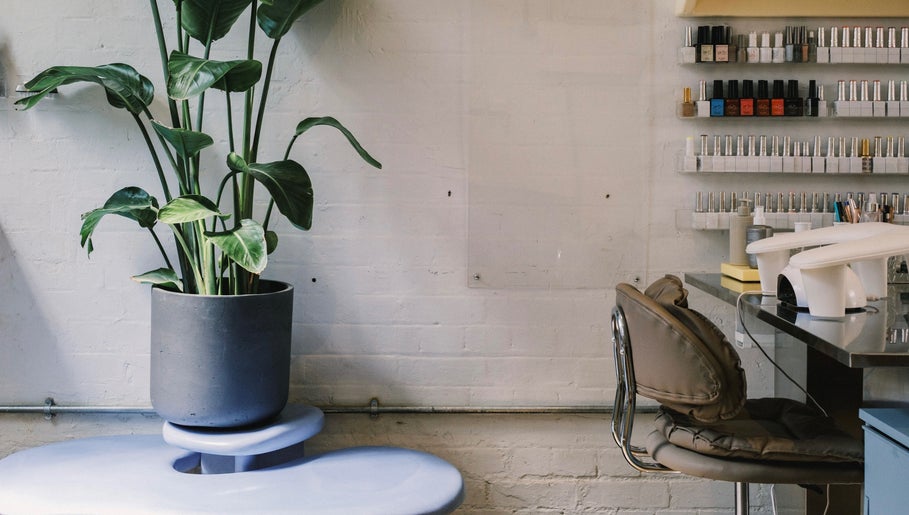 Chic nail station with lush plant at Aurum Studio LDN, London, England, GB.