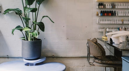 Chic nail station with lush plant at Aurum Studio LDN, London, England, GB.