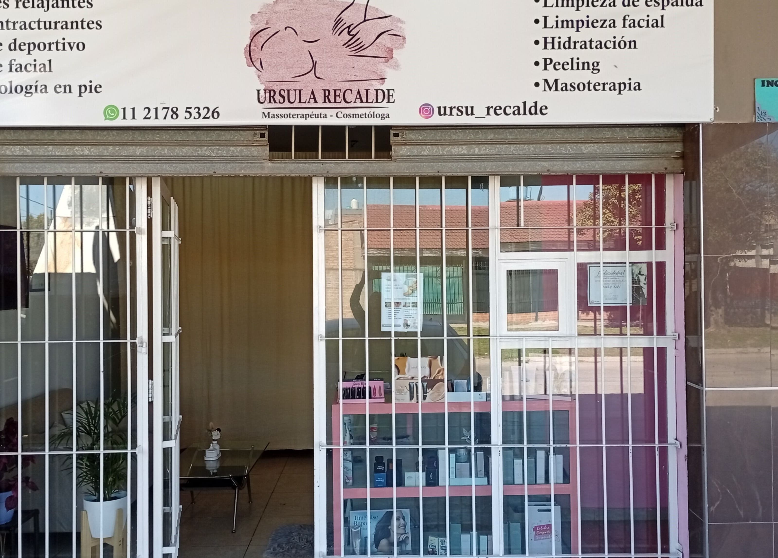 Entrada de Ursula Recalde: Bienestar/Salud/Belleza en 9 de abril, Provincia De Buenos Aires, AR. Fachada moderna.
