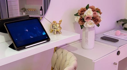 Espacio acogedor en BelenbeautyLash, Santiago, Región Metropolitana, CL con decoraciones elegantes.