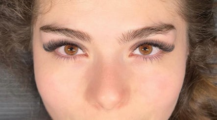 Mirada con extensiones de pestañas en BelenbeautyLash, Santiago, Región Metropolitana, CL.