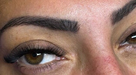E’Lashes Lounge Therapy