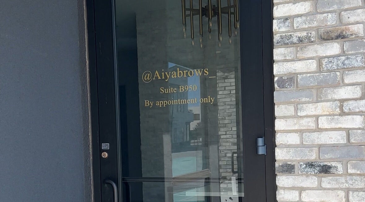 Entrance of D&E Esthetics Lash and Brows in Katy, Texas, US, showcasing suite B950 door.