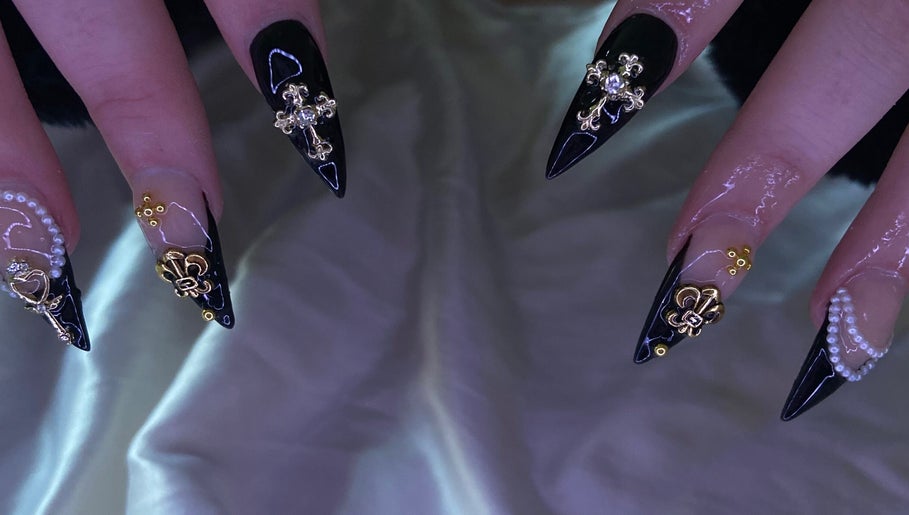 Narcissist Nails, bilde 1