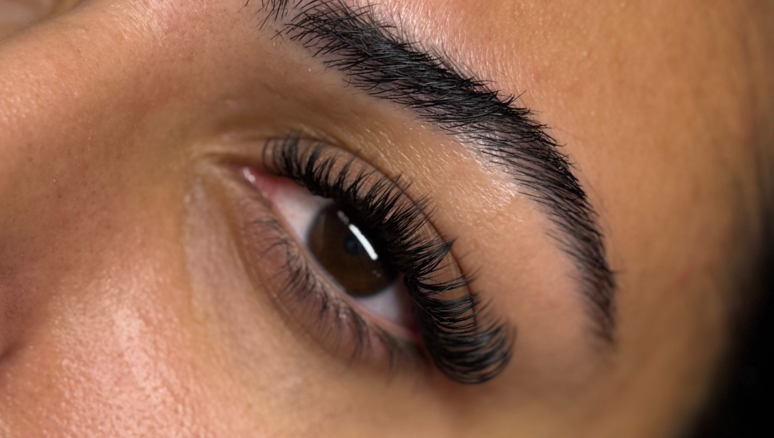 Elegant eyelash extensions at Winxbytt in Vaughan, Ontario, CA showcasing natural beauty.