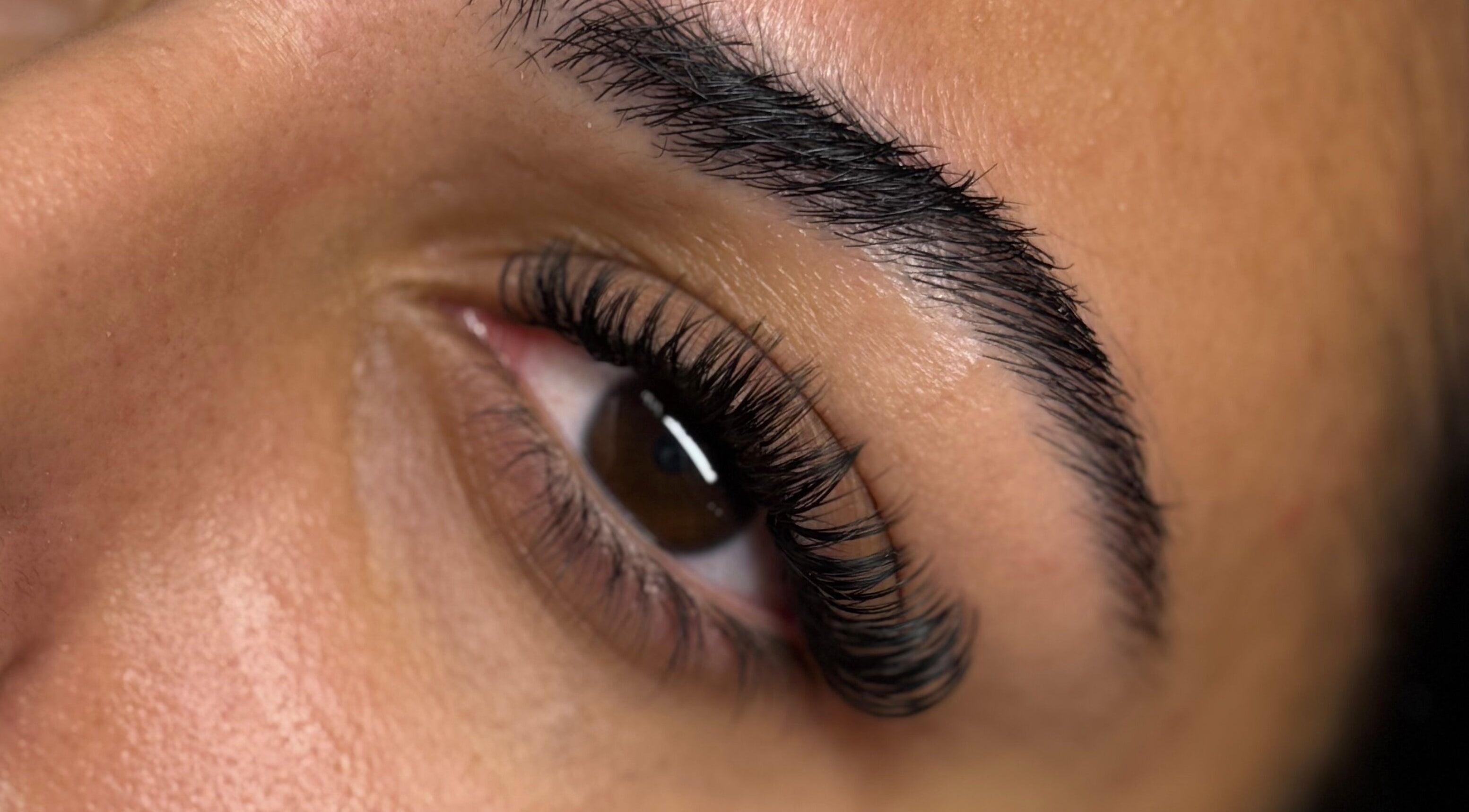 Elegant eyelash extensions at Winxbytt in Vaughan, Ontario, CA showcasing natural beauty.