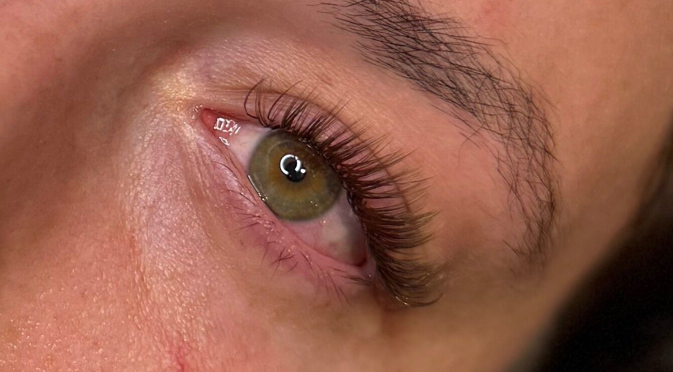Close-up of expertly styled lashes at Winxbytt in Vaughan, Ontario, CA, highlighting natural beauty.